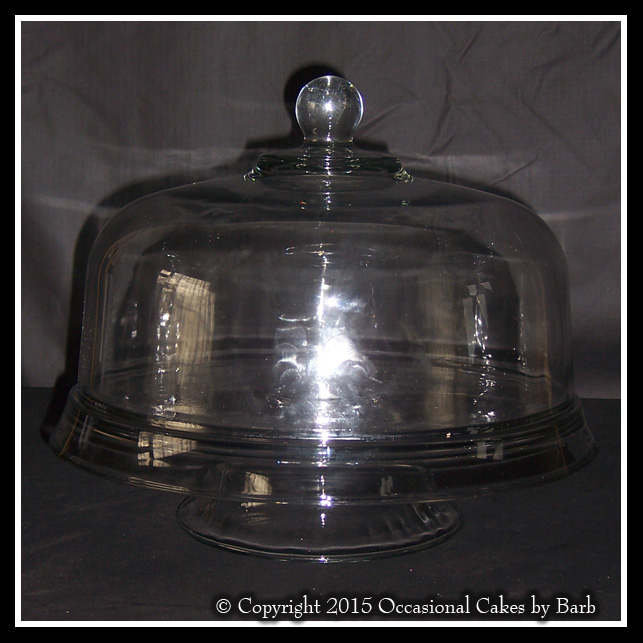 Glass flat low stand with glass dome